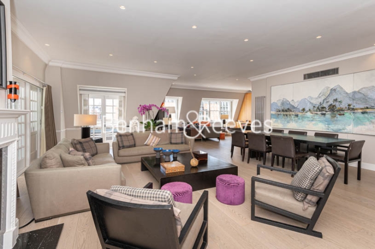 3 bedrooms flat to rent in The Manor, Davies Street, Mayfair, W1-image 13