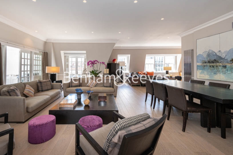 3  bedrooms flat to rent in The Manor, Davies Street, Mayfair, W1-image 14
