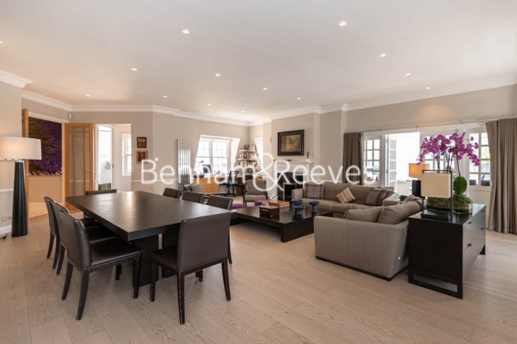 3 bedrooms flat to rent in The Manor, Davies Street, Mayfair, W1-image 15