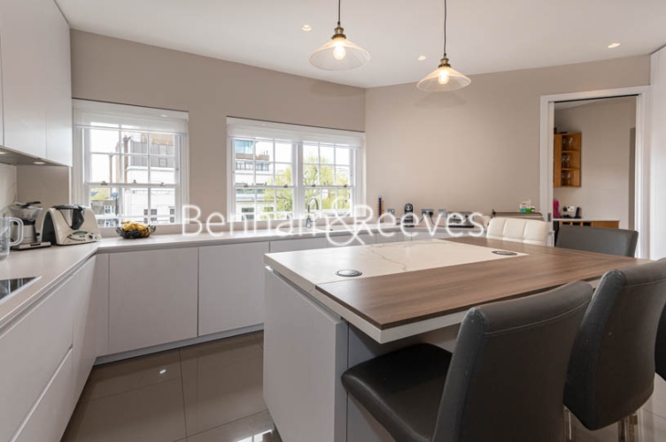 3 bedrooms flat to rent in The Manor, Davies Street, Mayfair, W1-image 16