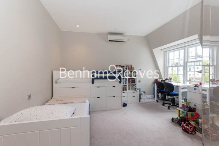 3 bedrooms flat to rent in The Manor, Davies Street, Mayfair, W1-image 17