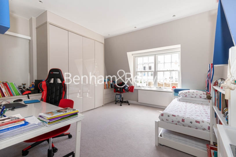 3  bedrooms flat to rent in The Manor, Davies Street, Mayfair, W1-image 18