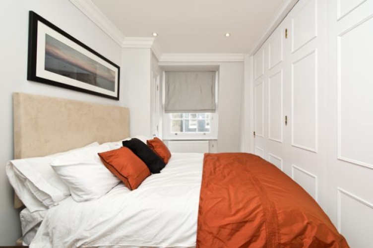 2 bedrooms flat to rent in Farm Street, W1-image 2