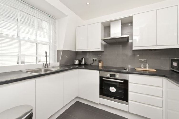 2 bedrooms flat to rent in Farm Street, W1-image 4