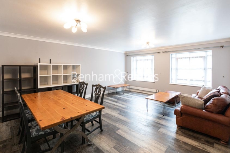 2  bedrooms flat to rent in Trinity Court, Gloucester Terrace, Bayswater, Westbourne Grove W2-image 1
