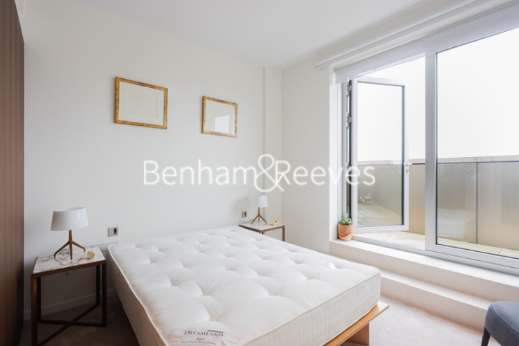 3 bedrooms flat to rent in Lillie Square, Earls Court, SW6-image 3