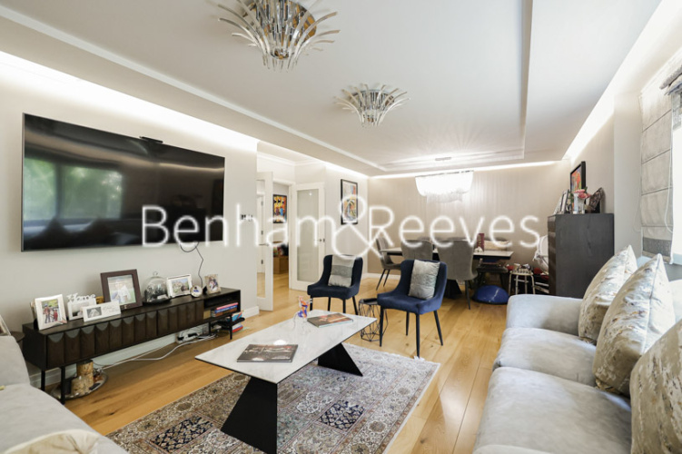 3  bedrooms flat to rent in Cambridge Square, Hyde Park,  W2-image 1