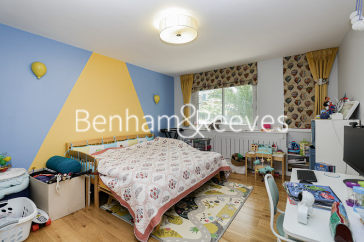 3  bedrooms flat to rent in Cambridge Square, Hyde Park,  W2-image 3