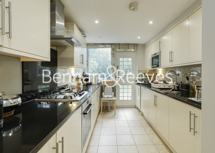 3  bedrooms flat to rent in Cambridge Square, Hyde Park,  W2-image 7