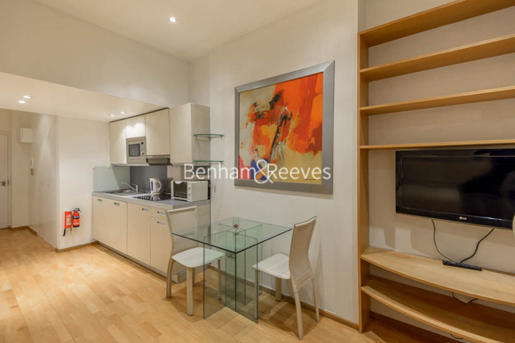 Studio flat to rent in St. Stephens Gardens, Bayswater, W2-image 1