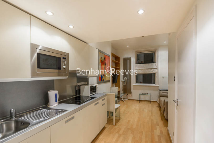 Studio flat to rent in St. Stephens Gardens, Bayswater, W2-image 2