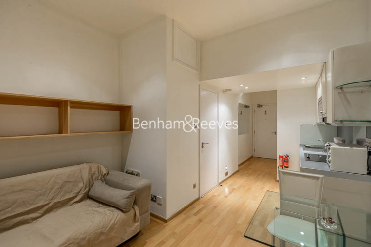 Studio flat to rent in St. Stephens Gardens, Bayswater, W2-image 3