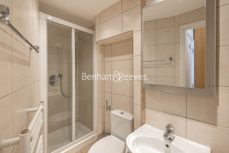 Studio flat to rent in St Stephens Gardens, Lancaster Gate, W2-image 4