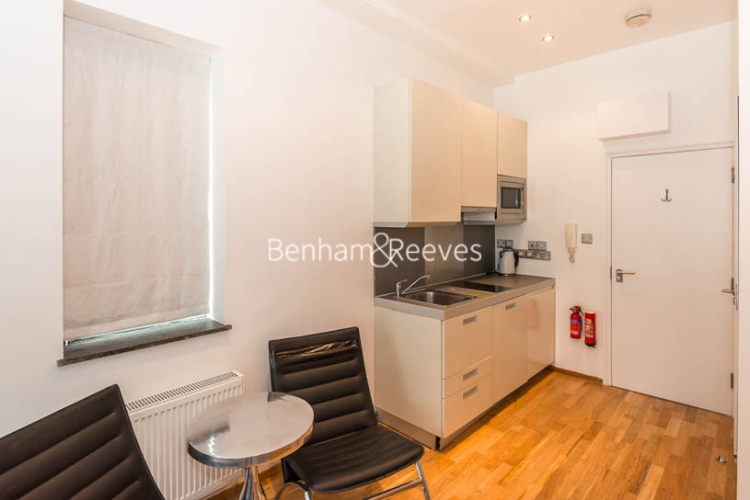 Studio flat to rent in St Stephens Gardens, Notting Hill Gate, W2-image 2