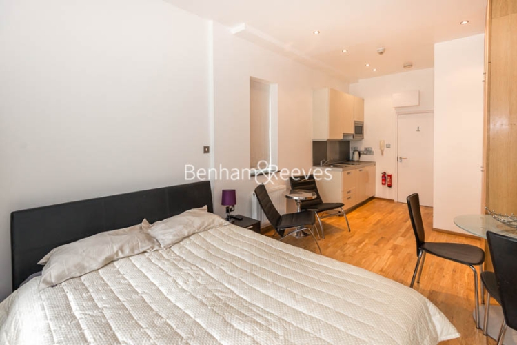 Studio flat to rent in St Stephens Gardens, Notting Hill Gate, W2-image 3