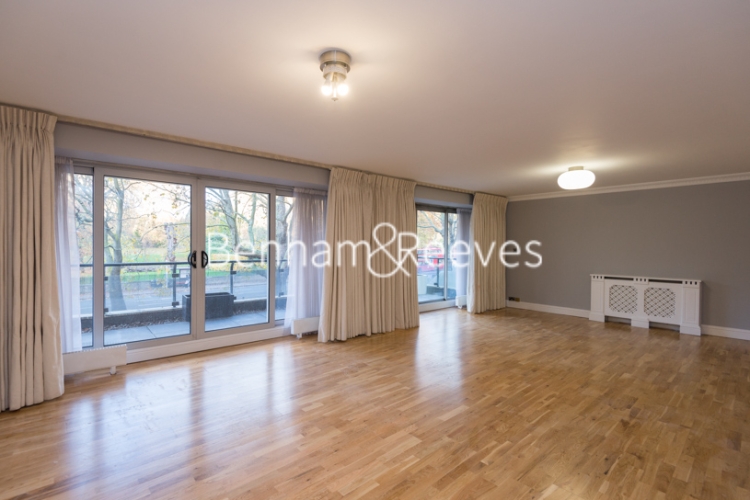 4  bedrooms flat to rent in Hyde Park Gate, Kensington, SW7-image 1