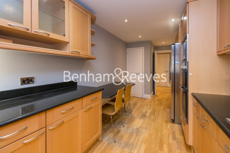 4  bedrooms flat to rent in Hyde Park Gate, Kensington, SW7-image 2