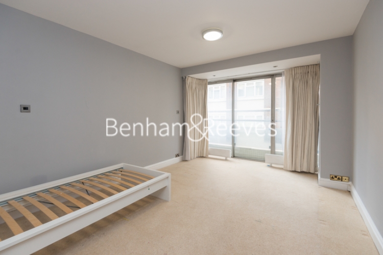4  bedrooms flat to rent in Hyde Park Gate, Kensington, SW7-image 3