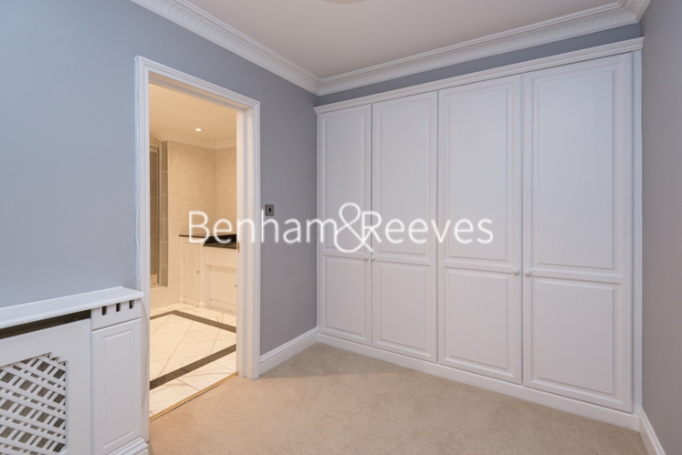 4  bedrooms flat to rent in Hyde Park Gate, Kensington, SW7-image 16