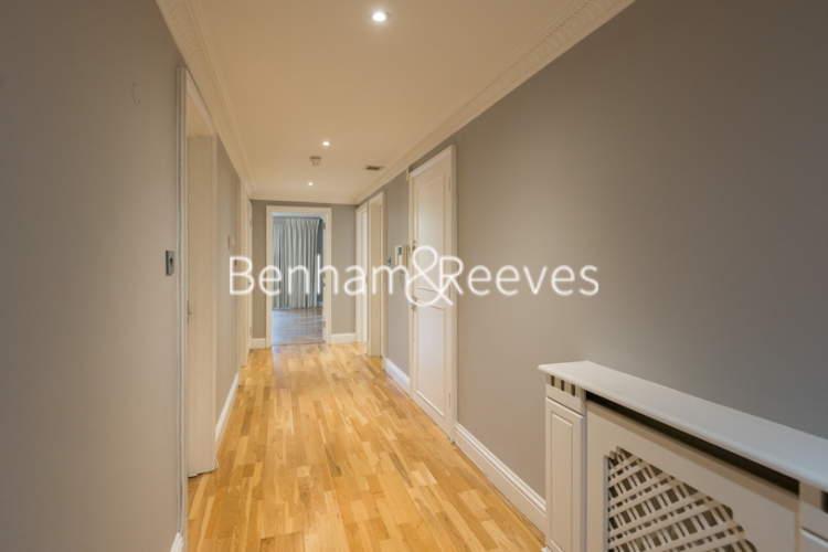 4  bedrooms flat to rent in Hyde Park Gate, Kensington, SW7-image 18