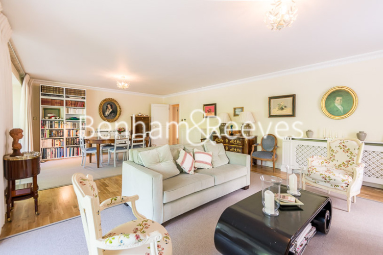 4  bedrooms flat to rent in Hyde Park Gate, Hyde Park, SW7-image 1