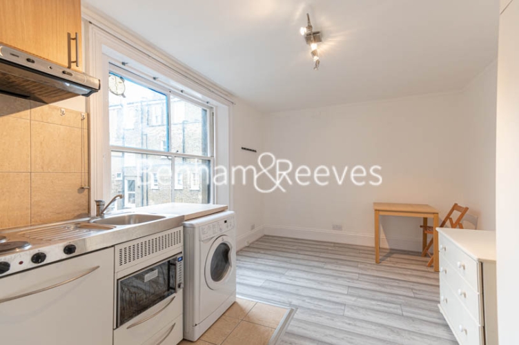 Studio flat to rent in Cheniston Gardens, Kensington, W8-image 2