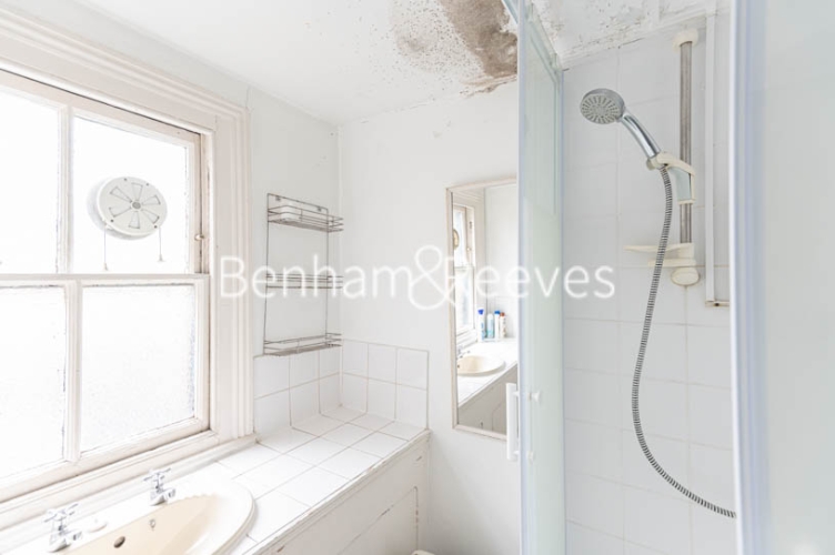 Studio flat to rent in Cheniston Gardens, Kensington, W8-image 6