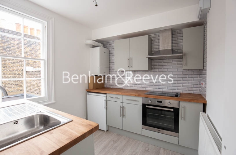 Studio flat to rent in Cheniston Gardens, Kensington, W8-image 5