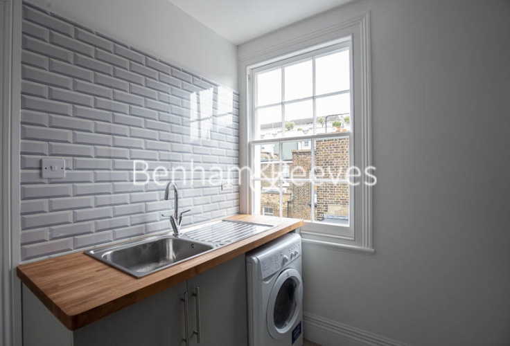 Studio flat to rent in Cheniston Gardens, Kensington, W8-image 7