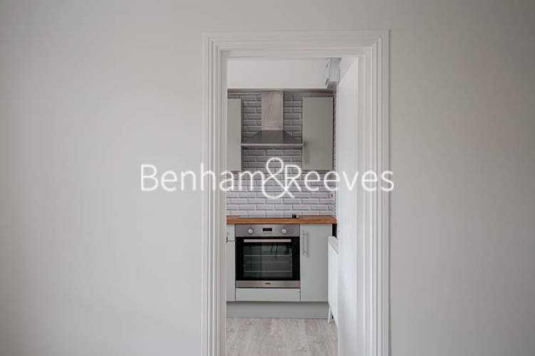 Studio flat to rent in Cheniston Gardens, Kensington, W8-image 8