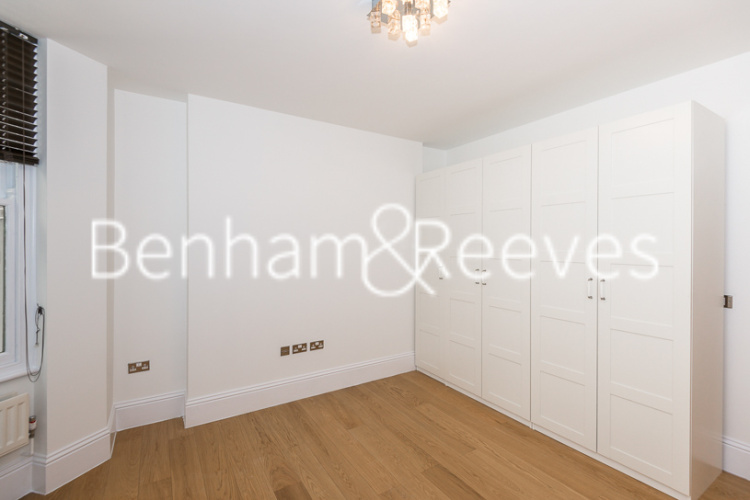 3  bedrooms flat to rent in Nevern Square, Earl's Court, SW5-image 8