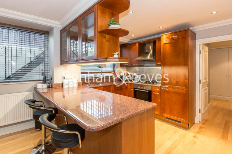 1  bedroom flat to rent in Hyde Park Gate, Kensington, SW7-image 2
