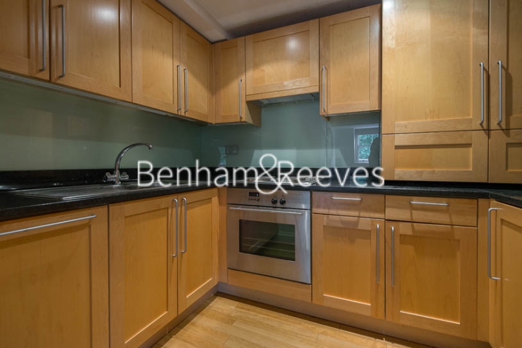 1 bedroom flat to rent in Kensington Square, Kensington, W8-image 2