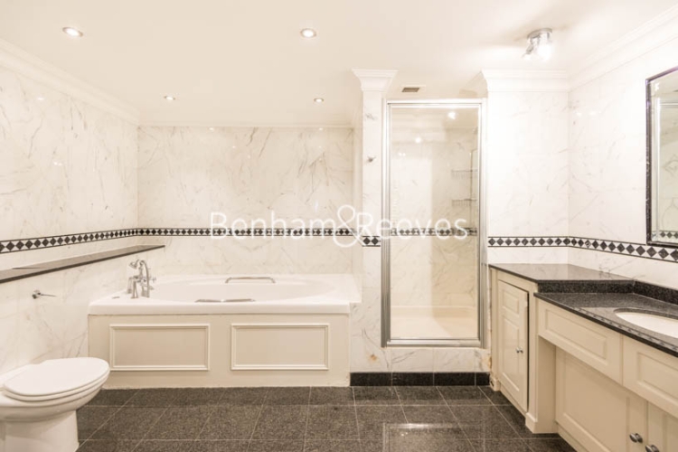 4  bedrooms flat to rent in Hyde Park Gate, Kensington, SW7-image 4