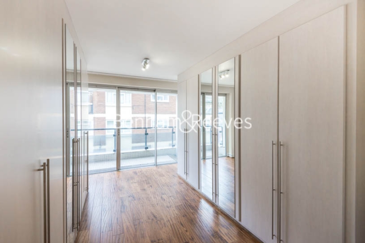 4  bedrooms flat to rent in Hyde Park Gate, Kensington, SW7-image 9