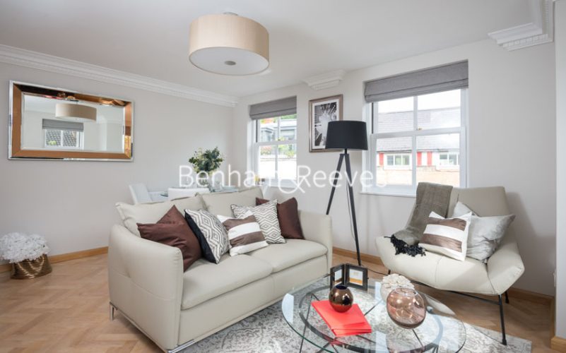 1 bedroom flat to rent in Trafalgar Gardens, Kensington, W8-image 1