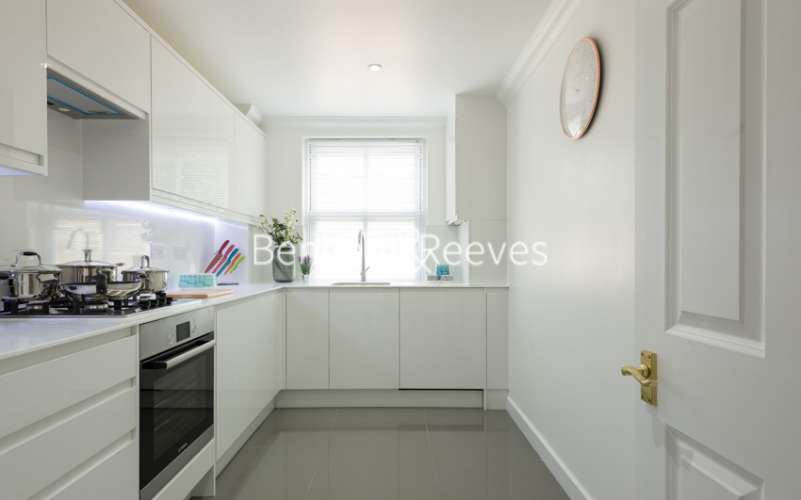 1  bedroom flat to rent in Trafalgar Gardens, Kensington, W8-image 2