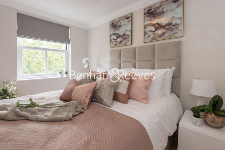 1 bedroom flat to rent in Trafalgar Gardens, Kensington, W8-image 3
