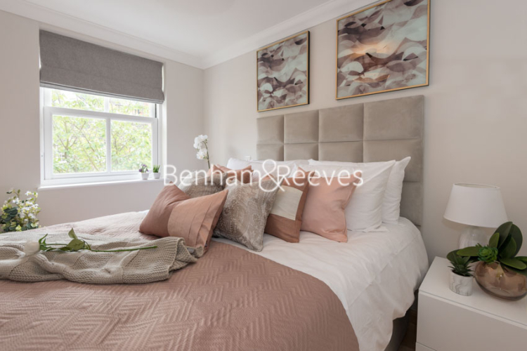 1  bedroom flat to rent in Trafalgar Gardens, Kensington, W8-image 3