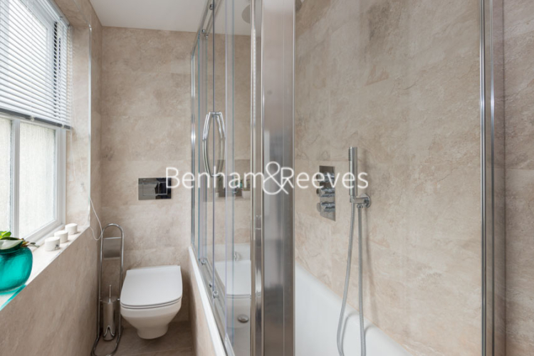 1 bedroom flat to rent in Trafalgar Gardens, Kensington, W8-image 4