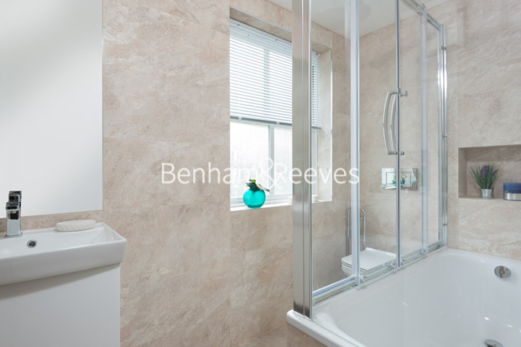 1 bedroom flat to rent in Trafalgar Gardens, Kensington, W8-image 8