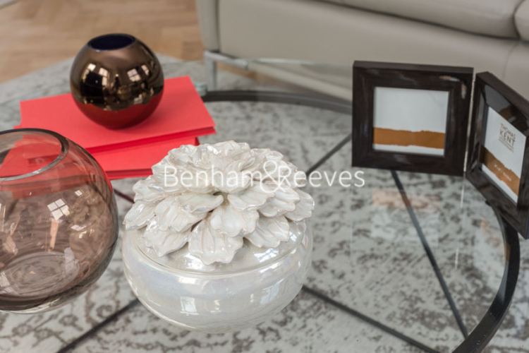 1  bedroom flat to rent in Trafalgar Gardens, Kensington, W8-image 9
