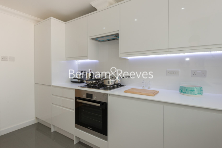 1 bedroom flat to rent in Trafalgar Gardens, Kensington, W8-image 13