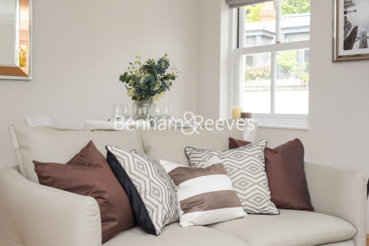 1 bedroom flat to rent in Trafalgar Gardens, Kensington, W8-image 14