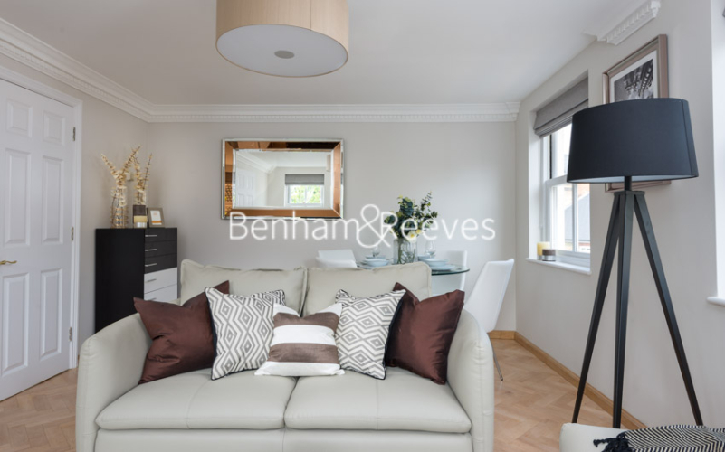 1  bedroom flat to rent in Trafalgar Gardens, Kensington, W8-image 16