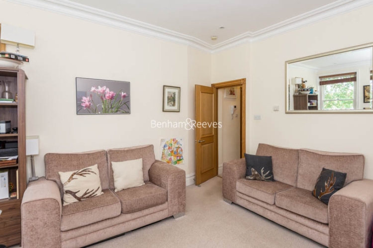 2 bedrooms flat to rent in Ashburn Gardens, Glouscester Road, SW7-image 2