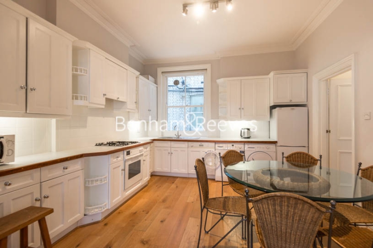 3 bedrooms flat to rent in Abingdon Road, Kensington, W8-image 2