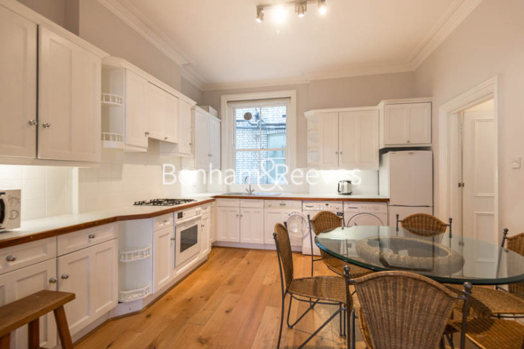 3  bedrooms flat to rent in Abingdon Road, Kensington, W8-image 2