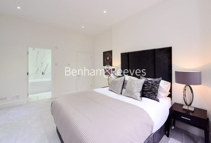 3 bedrooms flat to rent in Lexham Gardens, Kensington, W8-image 3