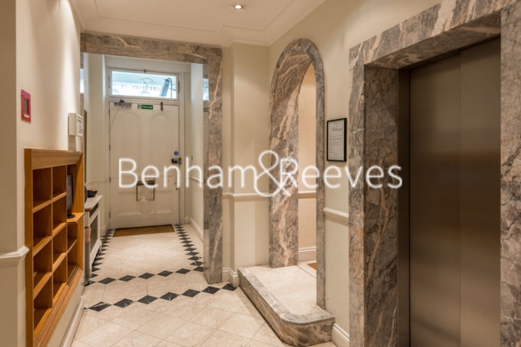 3 bedrooms flat to rent in Prince of Wales Terrace, Kensington, W8-image 9
